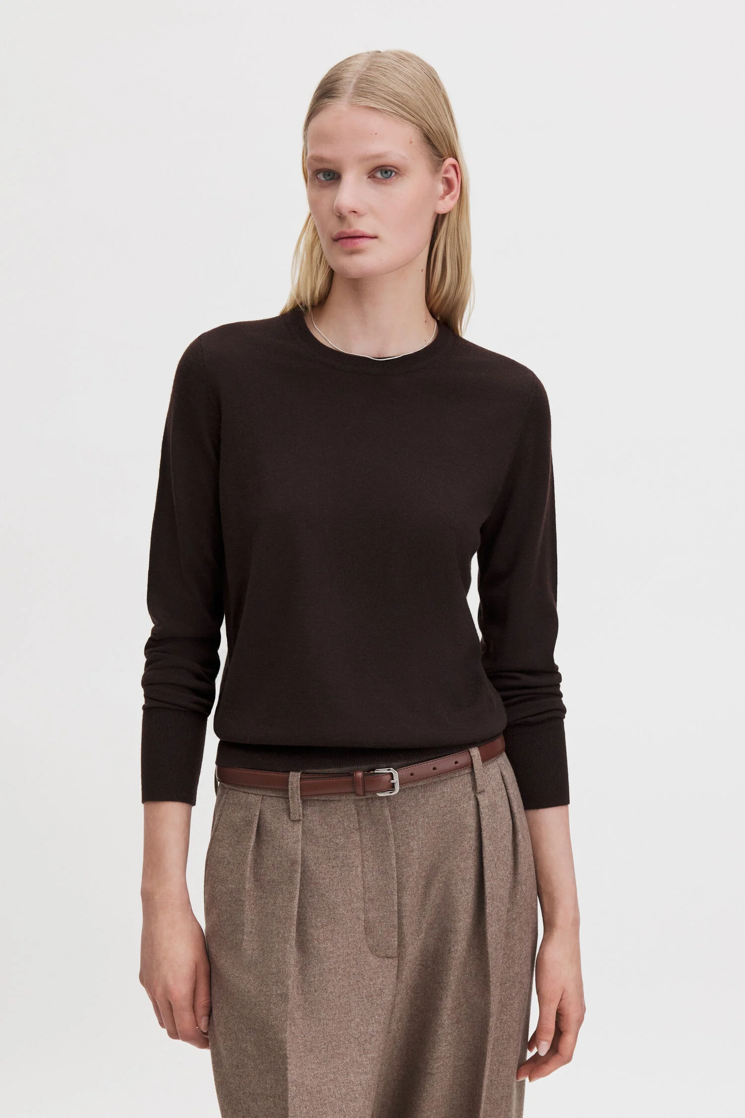 Merino R-Neck Sweater Dark Chocolate - Image 2